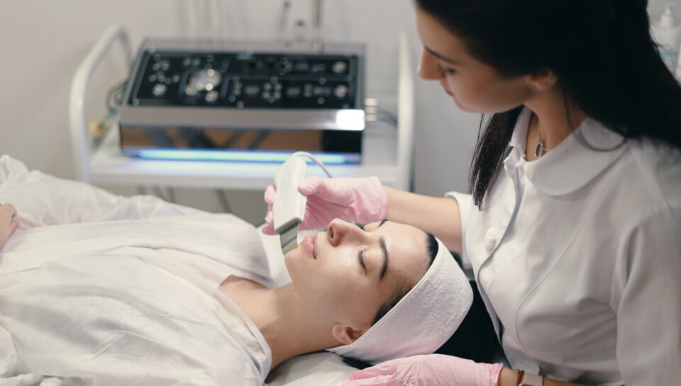 What is a HydraFacial treatment at Dermacarelab