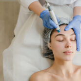 How does a HydraFacial work using vortex technology at Dermacarelab